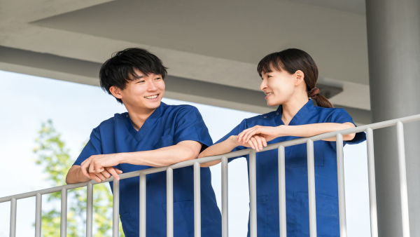 今の給料に満足してる？介護職が収入をアップさせるための具体的な方法5選