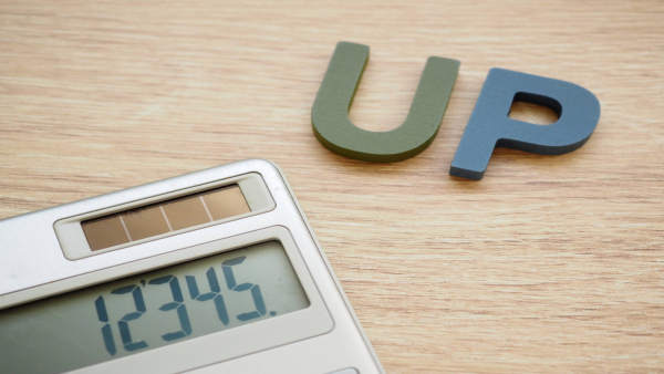 介護職の給料は実際いくら？年収を上げるための方法を解説